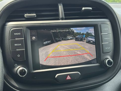 Used 2025 Kia Soul LX w/ LX Technology Package FWD image 21