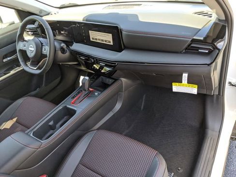 Used 2025 Nissan Kicks SR image 18