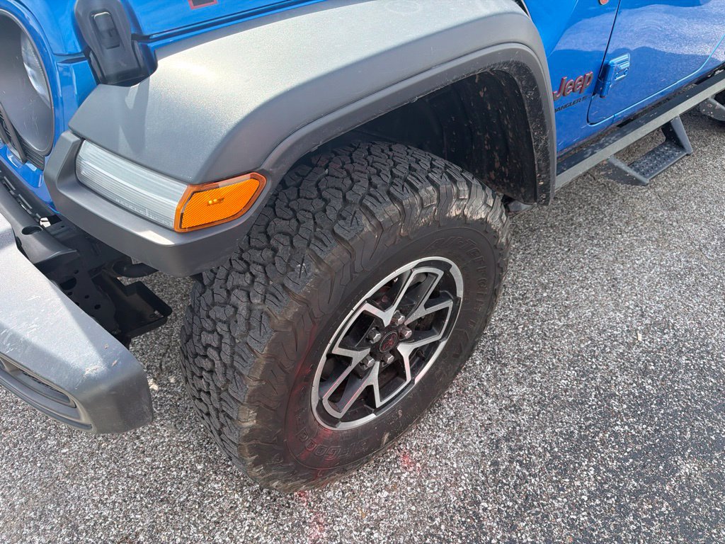 Used 2024 Jeep Wrangler Unlimited Rubicon w/ Safety Group AWD/4WD image 3
