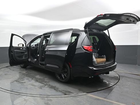 New 2026 Chrysler Pacifica Limited w/ S Appearance Package AWD/4WD image 47