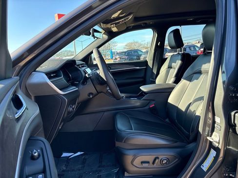 New 2025 Jeep Grand Cherokee Limited w/ Luxury Tech Group II image 10