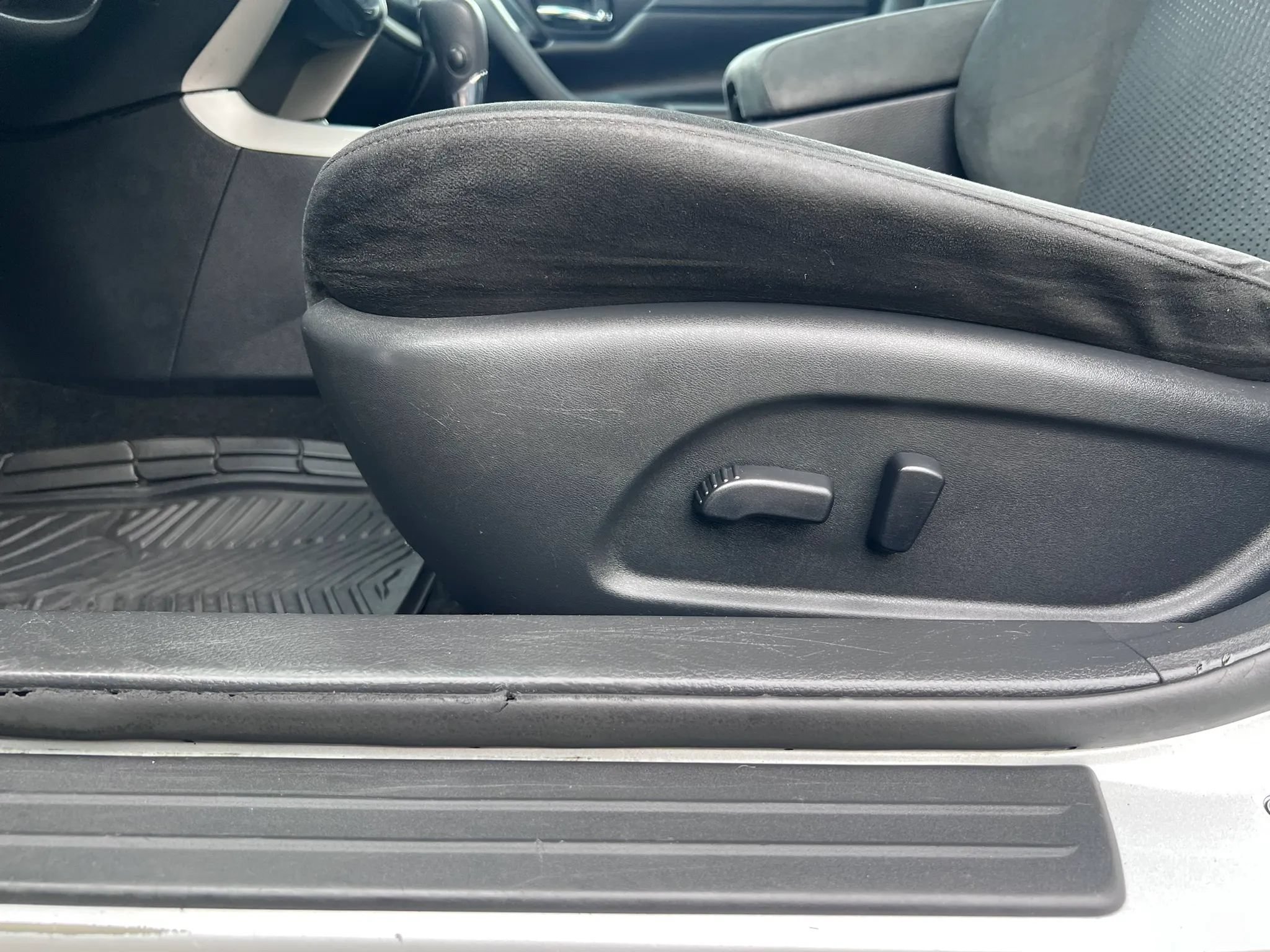 Used 2015 Nissan Altima 2.5 S w/ Power Driver Seat Package FWD image 15