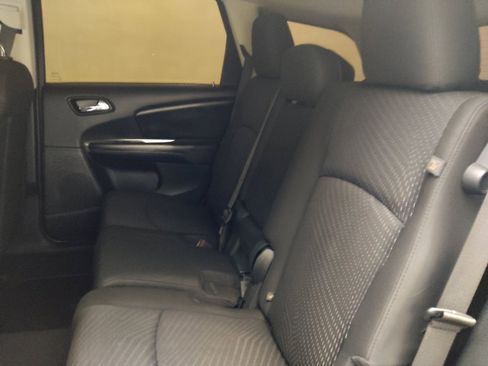 Used 2018 Dodge Journey SE w/ Connectivity Group FWD image 18