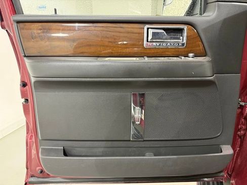 Used 2014 Lincoln Navigator 4WD image 11
