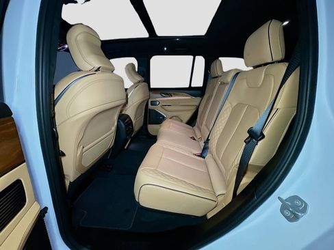 Certified 2025 Jeep Grand Cherokee Summit AWD/4WD image 23