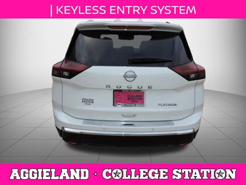 Used 2025 Nissan Rogue Platinum w/ Tech Package image 5