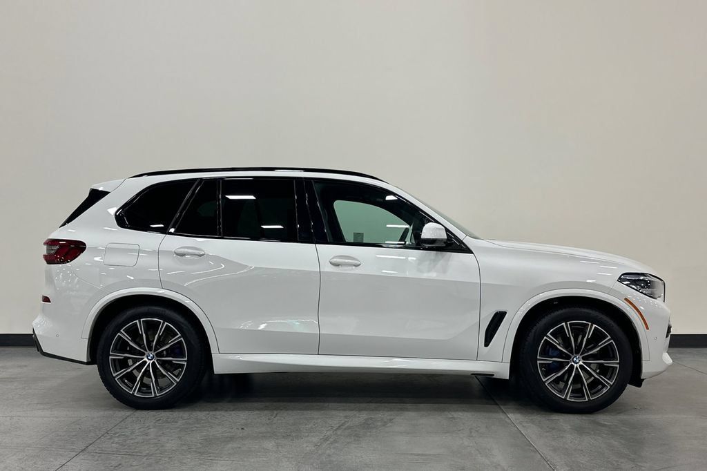 Certified 2023 BMW X5 xDrive40i w/ M Sport Package AWD/4WD image 3