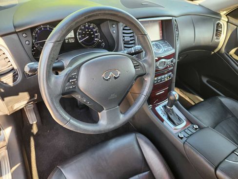 Used 2017 INFINITI QX50 2WD w/ Premium Plus Package image 2