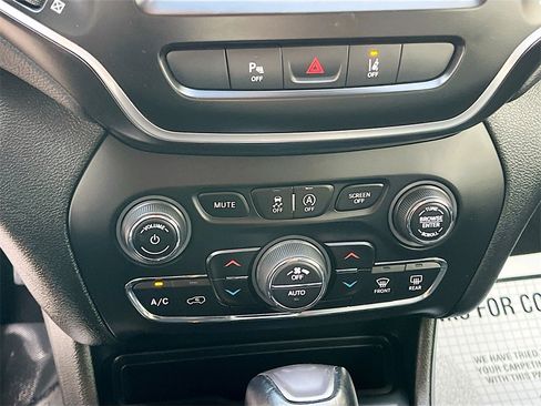 Used 2022 Jeep Cherokee Latitude Lux image 15