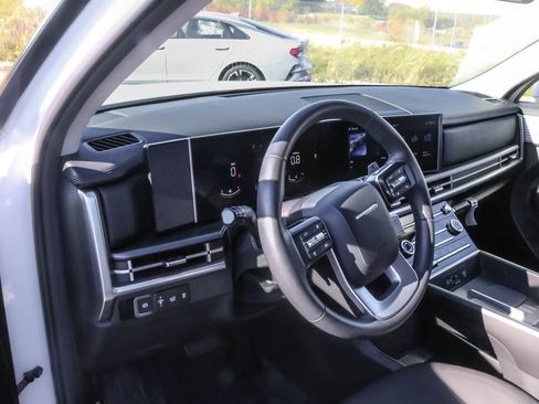 Used 2025 Hyundai Santa Fe SE image 12