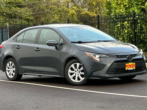 Used 2023 Toyota Corolla LE image 2