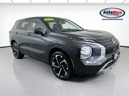 Used 2024 Mitsubishi Outlander SE image 1