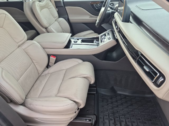 Used 2024 Lincoln Aviator Reserve w/ Equipment Group 201A AWD/4WD image 32