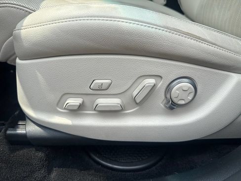Used 2022 Genesis GV80 2.5T w/ Prestige Package 05 RWD image 10