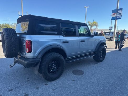Used 2021 Ford Bronco Black Diamond image 6