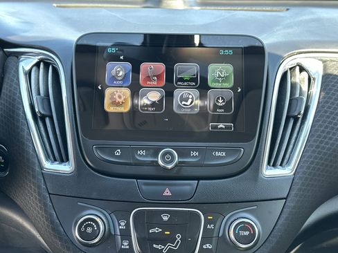 Used 2018 Chevrolet Malibu LT image 24