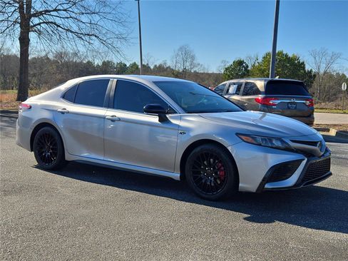 Used 2022 Toyota Camry SE image 5
