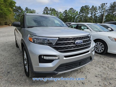 Used 2020 Ford Explorer XLT w/ Equipment Group 202A image 4