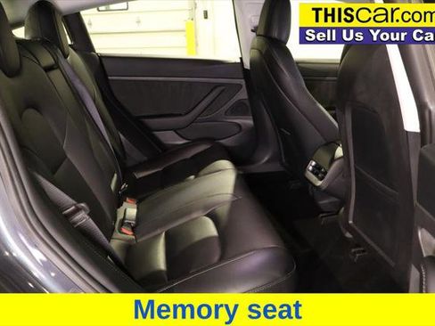 Used 2020 Tesla Model 3 Standard Range Plus image 17