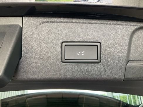 Used 2026 Volkswagen Atlas SE FWD image 22