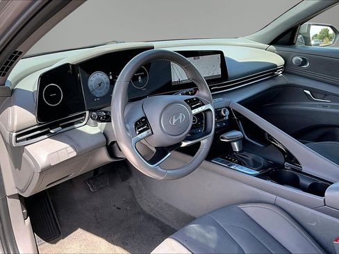 Used 2025 Hyundai Elantra SEL FWD image 17