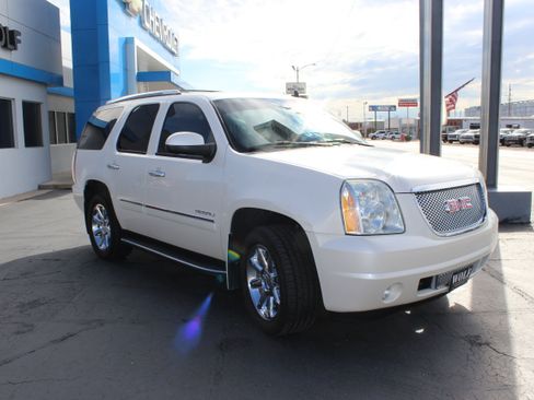 Used 2014 GMC Yukon Denali AWD/4WD image 2