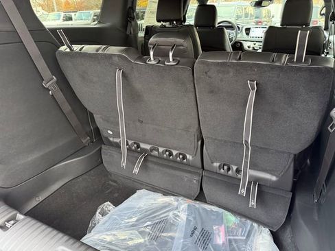 New 2026 Chrysler Pacifica Select image 33