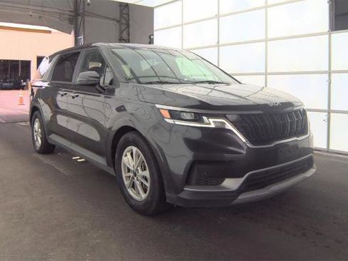 Used 2022 Kia Carnival LX FWD image 6