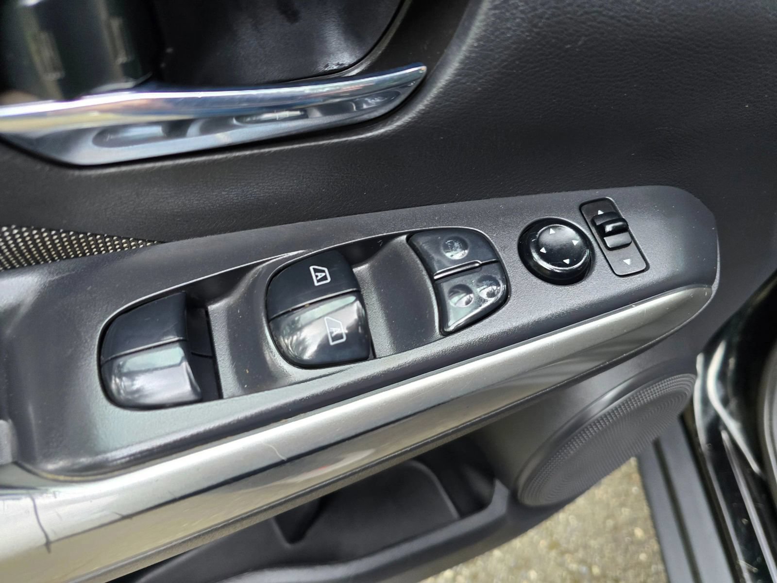 Used 2019 Nissan Kicks SV FWD image 20