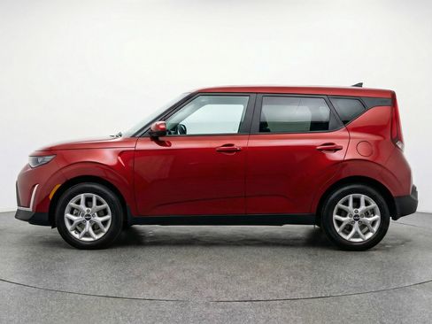 Used 2025 Kia Soul LX w/ LX Technology Package image 5