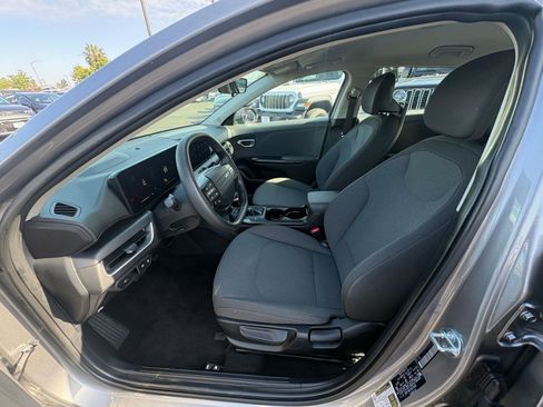 Used 2025 Kia K4 LXS FWD image 27