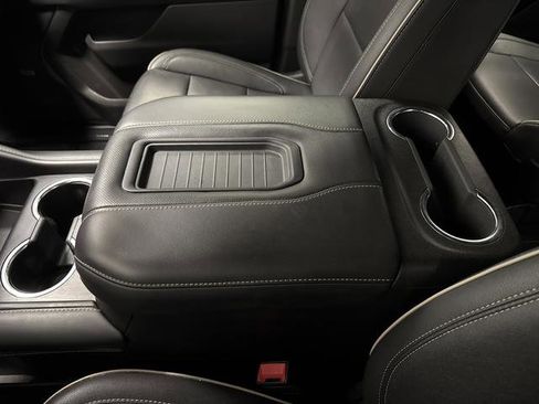 Used 2022 GMC Yukon SLT w/ SLT Premium Package image 22