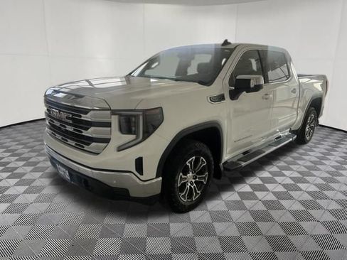 Used 2024 GMC Sierra 1500 SLE w/ Preferred Package AWD/4WD image 4