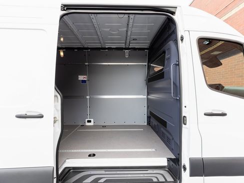 Used 2024 Mercedes-Benz Sprinter 2500 w/ Acoustic Package image 26