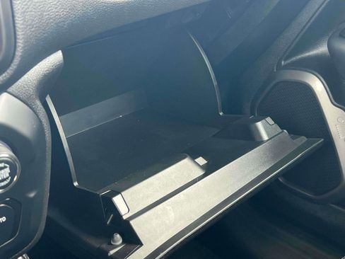 Used 2023 Jeep Renegade Latitude image 11