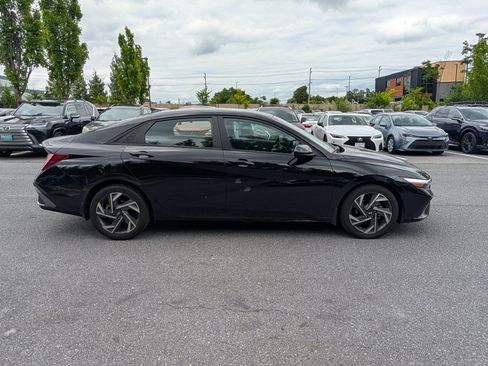 Used 2025 Hyundai Elantra Sport FWD image 2