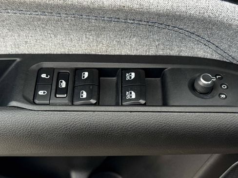 Used 2024 Jeep Compass Latitude AWD/4WD image 21