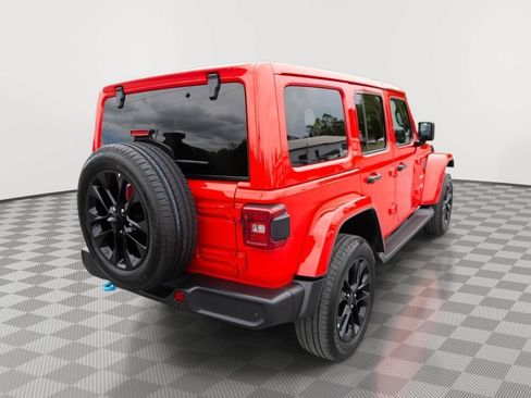 Used 2024 Jeep Wrangler Unlimited Sahara w/ Technology Group AWD/4WD image 5