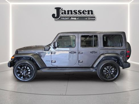 Used 2025 Jeep Wrangler Unlimited Sahara AWD/4WD image 2