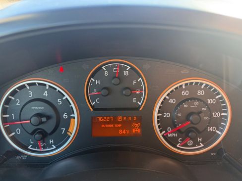 Used 2011 Nissan Titan SV w/ SV Value Truck Pkg AWD/4WD image 15