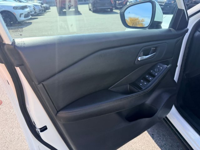Used 2024 Nissan Rogue SV AWD/4WD image 9
