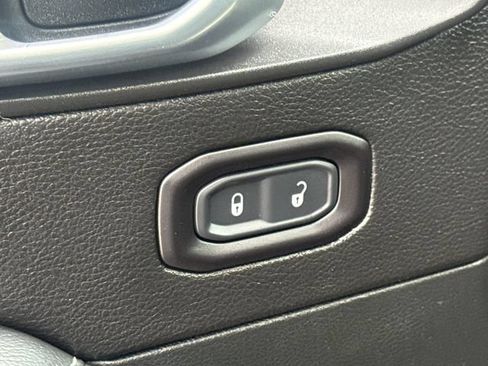 Used 2020 Jeep Gladiator Overland AWD/4WD image 22