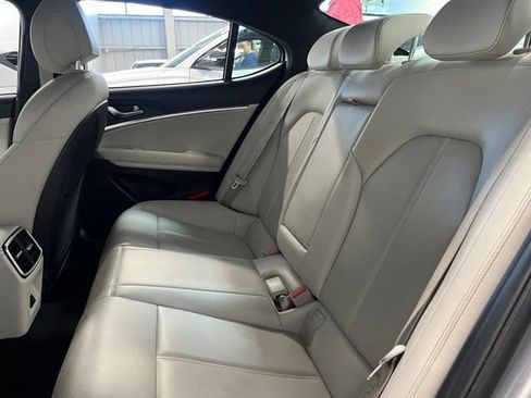Used 2024 Genesis G70 2.5T RWD image 18