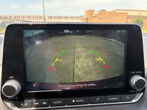 Used 2025 Nissan Sentra SV FWD image 18