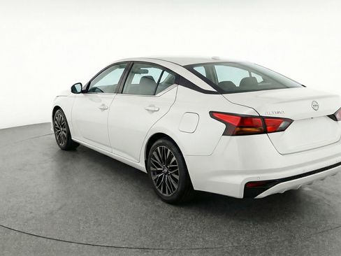 Used 2025 Nissan Altima 2.5 SV image 5