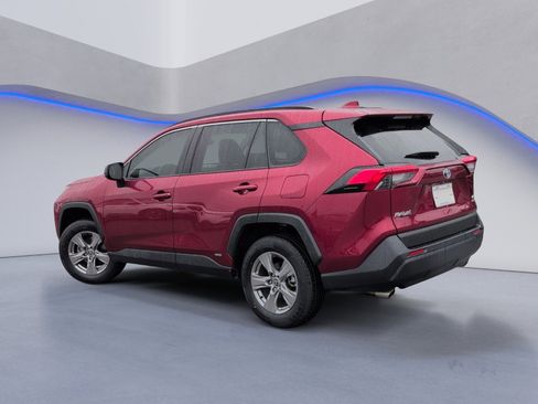 Used 2023 Toyota RAV4 LE image 9