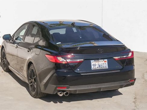 Used 2025 Toyota Camry SE image 9
