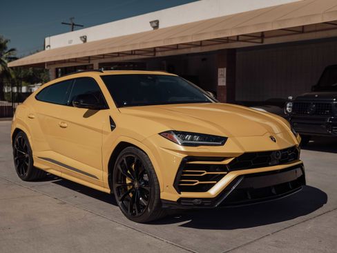 Used 2021 Lamborghini Urus AWD/4WD image 3
