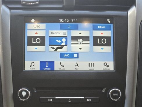 Used 2017 Ford Fusion SE w/ Fusion SE Technology Package image 21