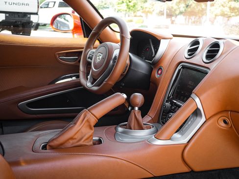 Used 2013 SRT Viper GTS w/ GTS Laguna Interior Pkg RWD image 34